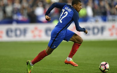 四喜娱乐快讯-佐默训练中扑出点球视频疯传