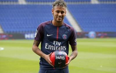 四喜娱乐播报-艾米丽·福克斯训练中状态爆棚